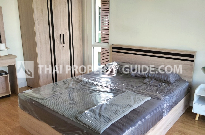 House with Shared Pool in Srinakarin 